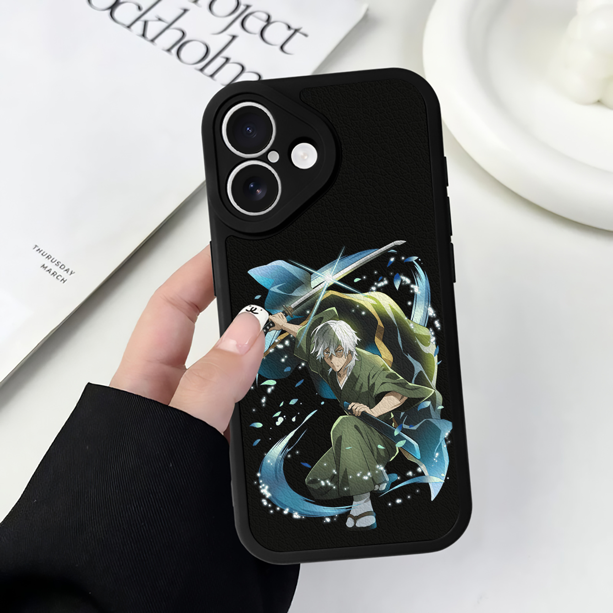 （画像用） 文豪ストレイドッグス Bungo Stray Dogs 【iPhone 16シリーズ対応】シリコンスマホケース（レザー調） 材質：シリコン